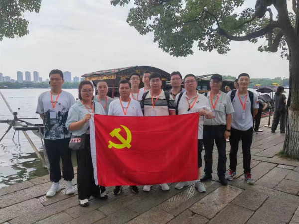 镇江某单位党支部，追溯红色足迹，弘扬红船精神，主题教育活动。
